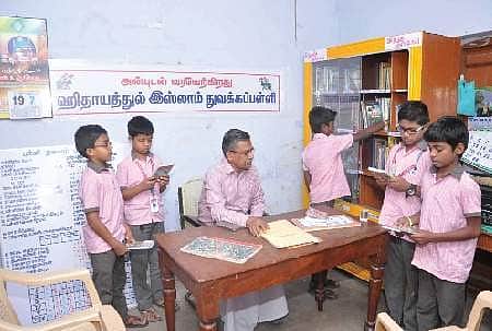 இந்த நூலகத்துக்கு புத்தகங்களை வழங்க யாராவது முன்வந்தால் அதை மனமுவந்து ஏற்றுக் கொள்வோம்!