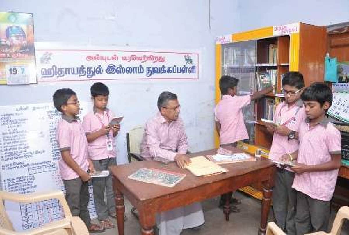 இந்த நூலகத்துக்கு புத்தகங்களை வழங்க யாராவது முன்வந்தால் அதை மனமுவந்து ஏற்றுக் கொள்வோம்!