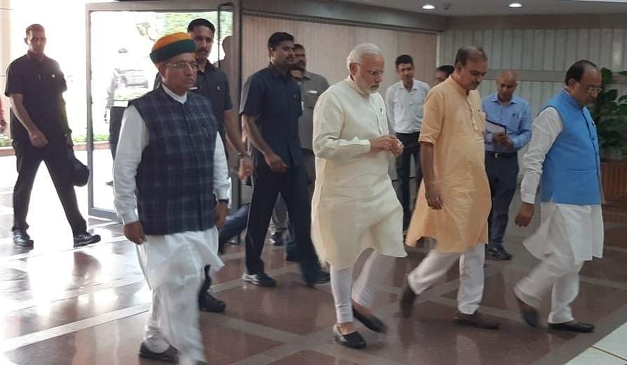 அனைத்து கட்சிக் கூட்டம் சுமூகமாக நடைபெற்றது: மத்திய அமைச்சர் அனந்த் குமார் தகவல்