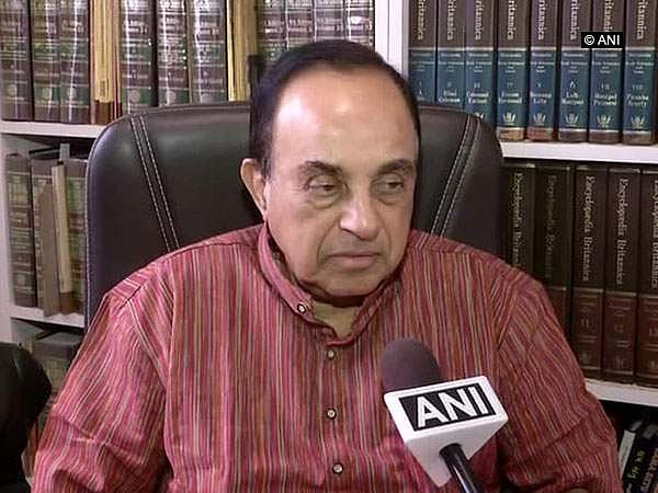 சசி தரூர் தனது பெண் தோழியுடன் தங்குவதற்கு பாகிஸ்தான் வசதியாக இருக்கும்: சுப்ரமணியன் சுவாமி