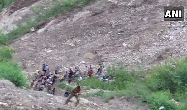 உத்தரகாண்டில் அரசு பஸ் கவிழ்ந்து 10 பேர் பலி: 9 பேர் காயம்