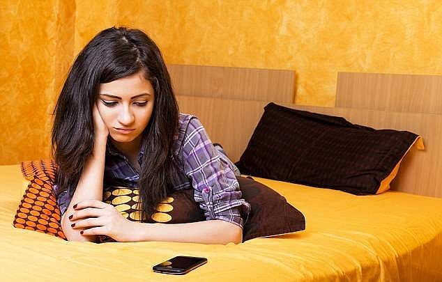 மாணவர்களே! படித்தது எல்லாம் மறந்து போகிறதா? ஸ்மார்ட்போன் கதிர்வீச்சு உங்களுடைய நினைவாற்றலை பாதிக்கலாம்