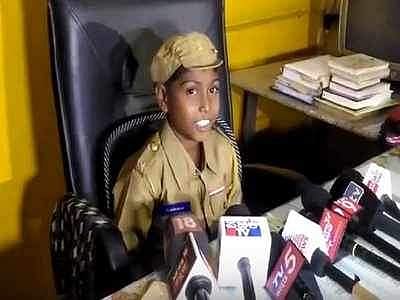 ஒரு நாள் காவல் ஆய்வாளராக பதவி வகித்த 12 வயது சிறுவன்