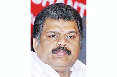 சைக்கிளில் இருந்து ஆட்டோ ரிக்ஷாவுக்கு முன்னேறிய த.மா.கா 