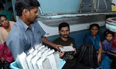 ரயில் பயணிகளிடம் இருந்து குப்பைகளை சேகரிக்க புதிய முறை: ரயில்வே வாரியத் தலைவர்