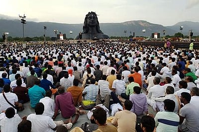 கோவை வெள்ளியங்கிரியில் குருபௌர்ணமி கொண்டாட்டம்: ஆயிரக்கணக்கானோர் பங்கேற்பு