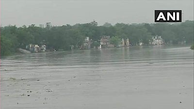 அபாயகட்டத்தை எட்டிய யமுனா நதி: தில்லி அரசு வெள்ள அபாய எச்சரிக்கை