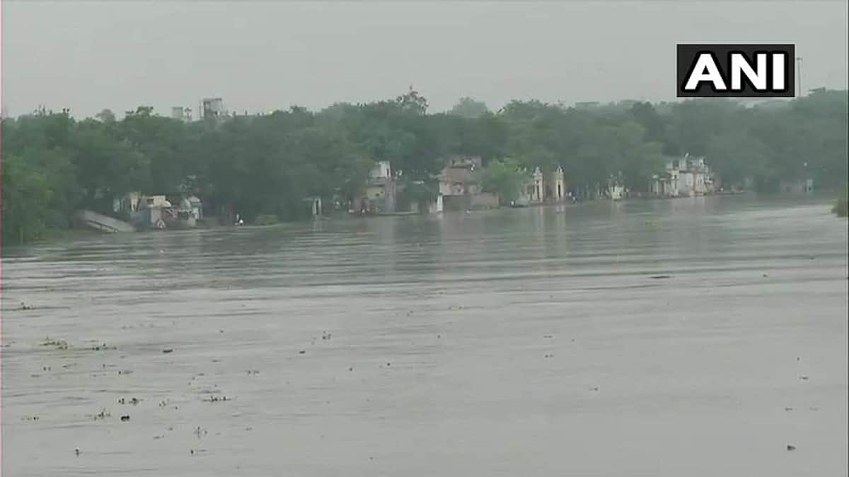 அபாயகட்டத்தை எட்டிய யமுனா நதி: தில்லி அரசு வெள்ள அபாய எச்சரிக்கை