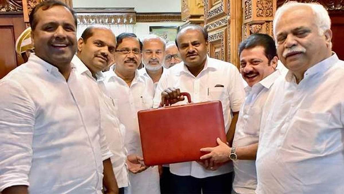 கர்நாடக பட்ஜெட் தாக்கல்: விவசாயிகளுக்கு கடன் தள்ளுபடி, சாமானியன் தலையில் நிதிச்சுமை!