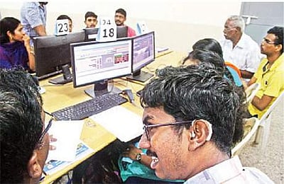 பி.இ. மூன்றாம் சுற்று: 64,629 மாணவா்களுக்கு ஒதுக்கீடு! 30,000 இடங்கள் காலி!