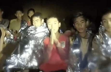 தாய்லாந்தில் கடும் மழை எச்சரிக்கை காரணமாக குகைக்குள் சிக்கியவர்களை மீட்கும் பணி நிறுத்தம்