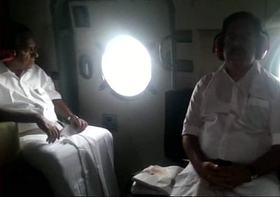 கேரளா வெள்ளம்: ஒன்றாக நேரில் பார்வையிட்ட முதல்வர், எதிர்கட்சித் தலைவர்