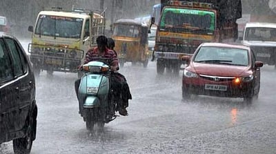 சென்னையின் பல்வேறு பகுதிகளில் பெய்து வரும் கனமழை 