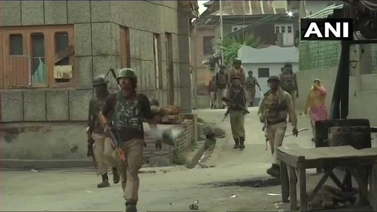 ஜம்மு-காஷ்மீர் துப்பாக்கிச் சூடு: சிறப்பு பாதுகாப்புப் படை அதிகாரி உயிரிழப்பு