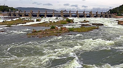 நிரம்பி வழியும் மேட்டூர் அணை
