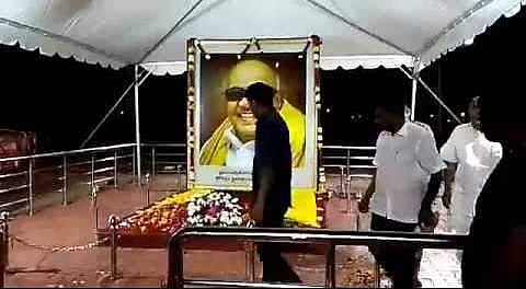 கலைஞர் கருணாநிதி நினைவிடத்தில் நடிகா் விஜய் அஞ்சலி