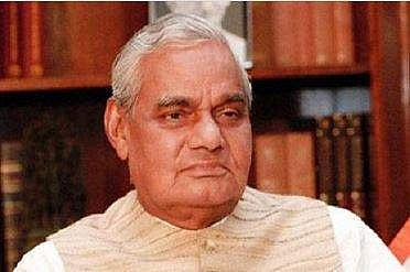 மறைந்த முன்னாள் பிரதமர் வாஜ்பாய்க்கு அஞ்சலி செலுத்த முதல்வர் பழனிசாமி, திமுக செயல் தலைவர் ஸ்டாலின் தில்லி பயணம்    