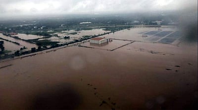 வெள்ளத்தில் மிதக்கும் கேரளா மாநிலம்