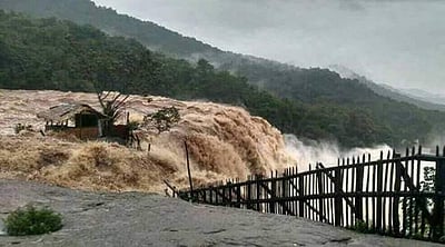 கேரளாவில் கன மழையின் காரணமாக உயிர் இழந்தோரின் எண்ணிக்கை 324 ஆக உயர்வு