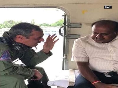 குடகு பகுதியில் ஏற்பட்ட வெள்ளப்பாதிப்பை ஹெலிகாப்டர் மூலம் முதல்வர் குமாரசாமி ஆய்வு