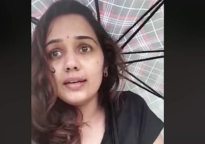 எல்லாமே கடவுளின் கையில்தான் உள்ளது: வெள்ளத்தால் பாதிக்கப்பட்டது குறித்து கேரள நடிகை அனன்யா! (விடியோக்கள்)