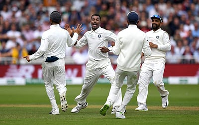 பாண்டியா மிரட்டல் பந்துவீச்சு - 161 ரன்களுக்கு சுருண்டது இங்கிலாந்து 