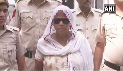 62 வயது... 113 குற்ற வழக்குகள்: 8 மகன்கள் உதவியுடன் ஆட்டம் போட்ட பெண் தாதா 'மம்மி' கைது       