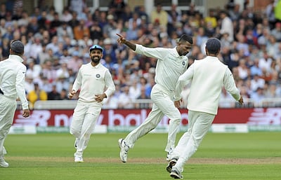 டெஸ்ட்: 5 விக்கெட்டுகள் எடுத்து அசத்திய பாண்டியா (விடியோ)