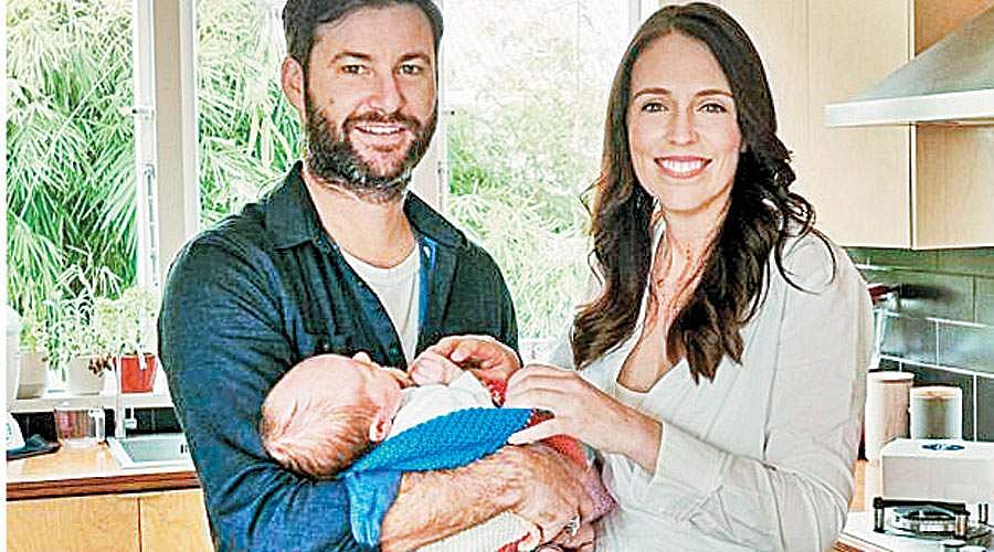 வித்தியாசமான கணவன்  மனைவி...!  