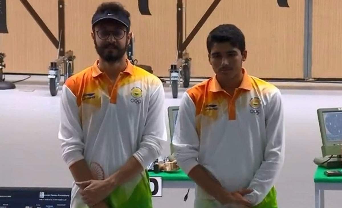 ஆசியப் போட்டி: துப்பாக்கிச் சுடுதலில் தங்கம் வென்றார் 16 வயது செளரப்; அபிஷேக் வர்மாவுக்கு வெண்கலம்!