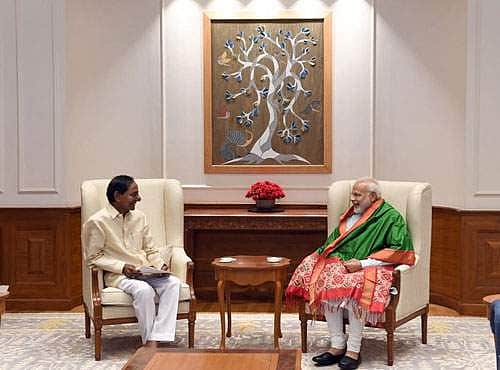 பிரதமர் மோடியுடன் தெலங்கானா முதல்வர் சந்திரசேகர் ராவ் திடீர் சந்திப்பு