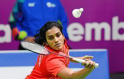 ஆசியப் போட்டி: இறுதிச்சுற்றுக்கு முன்னேறினார் பி.வி. சிந்து! புதிய சாதனை படைத்தார்!