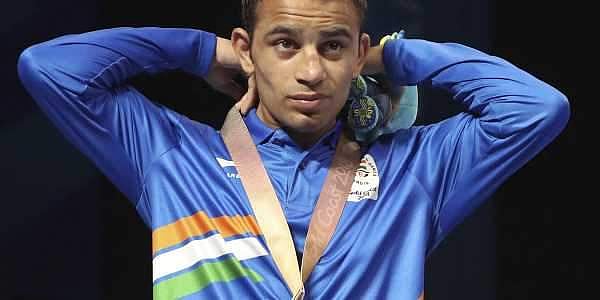 ஆசியப் போட்டி: அரையிறுதிக்குள் நுழைந்து பதக்கத்தை உறுதி செய்த இந்தியக் குத்துச்சண்டை வீரர்