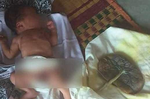 மனைவிக்கு கணவரே பிரசவம் பார்த்த மற்றுமொரு பகீர் கதை, குழந்தையின் தொப்புள் கொடியை நீக்க மறுக்கும் அதிர்ச்சி!