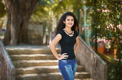 புருவ அழகி ப்ரியா வாரியர் ஒரு விளம்பரப் படத்தில் நடிக்க வாங்கிய சம்பளம் எவ்வளவு தெரியுமா?