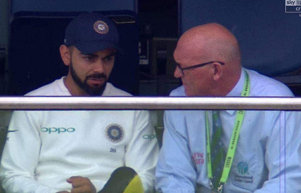 விதிமுறைகளை மீறவேண்டாம்: கோலியிடம் தனிப்பட்ட முறையில் அறிவுறுத்திய போட்டி நடுவர்!