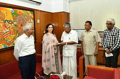 வெள்ளத்தால் பாதிக்கப்பட்டுள்ள கேரளாவுக்கு ரூ.71 கோடி வழங்கினார் நீதா அம்பானி!