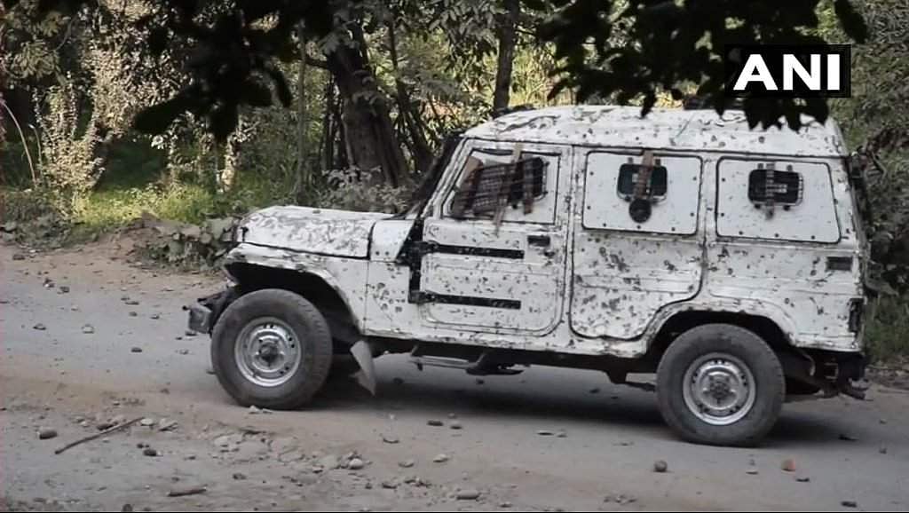 5 பயங்கரவாதிகள் சுடப்பட்ட பகுதியில் இந்திய ராணுவத்துக்கு எதிராக கல்வீச்சு: 20 பேர் காயம்