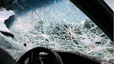 பாகிஸ்தானில் லாரி மீது பேருந்து மோதி விபத்து: 20 பேர் உயிரிழப்பு 