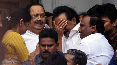 கருணாநிதிக்கு இறுதி மரியாதை