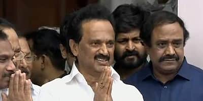 முதல்வரின் கைகளைப் பிடித்துக் கொண்டு கெஞ்சினேன்: திமுக செயற்குழுவில் கண்ணீர் விட்ட ஸ்டாலின் 