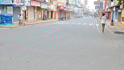 புதுச்சேரியில் அரசு. தனியார் பேருந்துகள், ஆட்டோக்கள் இயக்கப்படவில்லை: திரையரங்குகளில் காட்சிகள் ரத்து