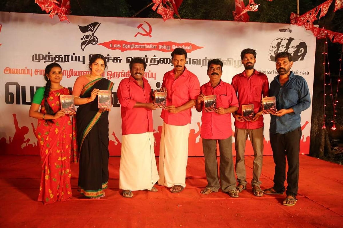 வெற்றிமாறன் தயாரிக்கும் ‘சங்கத் தலைவன்’ படப்பிடிப்பில் வெளியிடப்பட்ட நூல்!