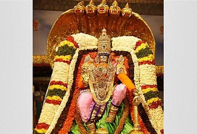 திருப்பதி பிரம்மோற்சவத்தின் 2-ம் நாள்: சிறிய சேஷ வாகனத்தில் மலையப்பசாமி புறப்பாடு