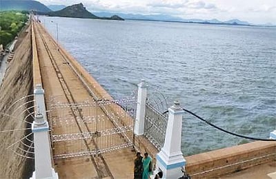 காவிரியில் கரை புரண்டோடும் வெள்ளம்: முன்னெச்சரிக்கை நடவடிக்கைகள் எடுக்க அரசு அறிவுறுத்தல்  