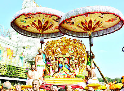 பிரம்மோற்சவத்தின் 4-ஆம் நாளில் கல்ப விருட்ச, சர்வபூபால வாகனத்தில் மலையப்ப சுவாமி