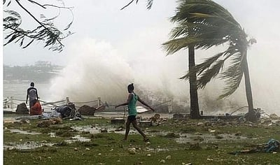 இன்று அதிகாலை கரையைக் கடந்தது தயே புயல்: ஒடிசா, ஆந்திராவுக்கு கன மழை எச்சரிக்கை