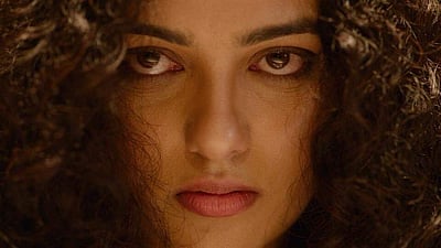 தி அயர்ன் லேடி: ஜெயலலிதா வேடத்தில் நடிக்கும் நடிகை யார்? நித்யா மேனனா வரலட்சுமியா?