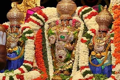 திருப்பதியில் சக்கரத்தாழ்வார் தீர்த்தவாரி: லட்சக்கணக்கான பக்தர்கள் தரிசனம்