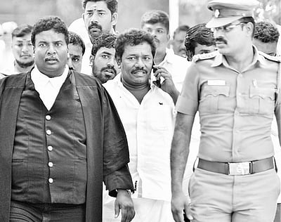 முதல்வர் குறித்து அவதூறு பேச்சு: எம்எல்ஏ கருணாஸ் உள்பட இருவர் கைது